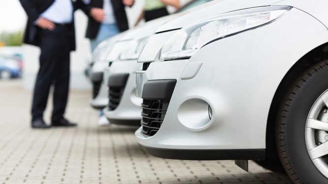 White Paper: The Best of Both Worlds: Integrating Online and Offline Sales Processes is Key to Dealership Longevity
